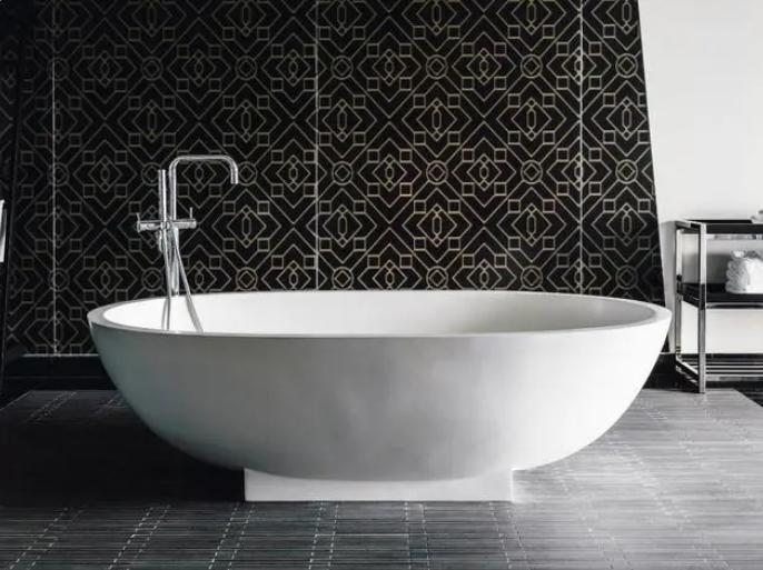 What are the classification of bathtub drains?